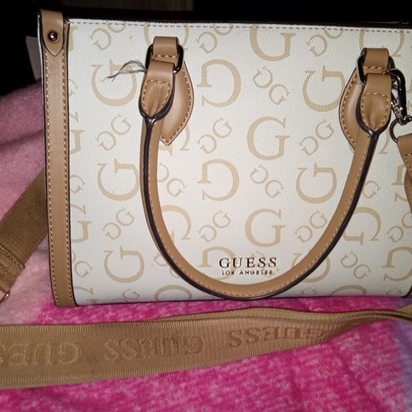 Purses - Picture 7 of 9